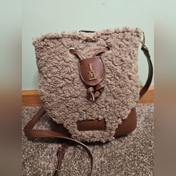 Isaac Mizrahi Crossbody Bucket Bag w/ Matching Wallet - Picture 3 of 7
